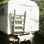 Строительный вагончик на базе шасси смонтирован кунг автомобиля ГАЗ-66