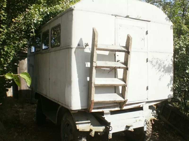 Строительный вагончик на базе шасси смонтирован кунг автомобиля ГАЗ-66